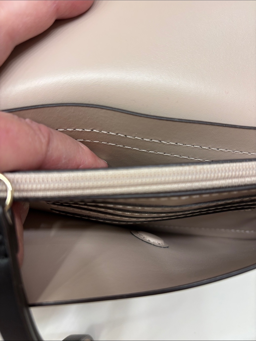 Kate spade Bradbury Street Mollie wristlet - Like New - Picture 8 of 9